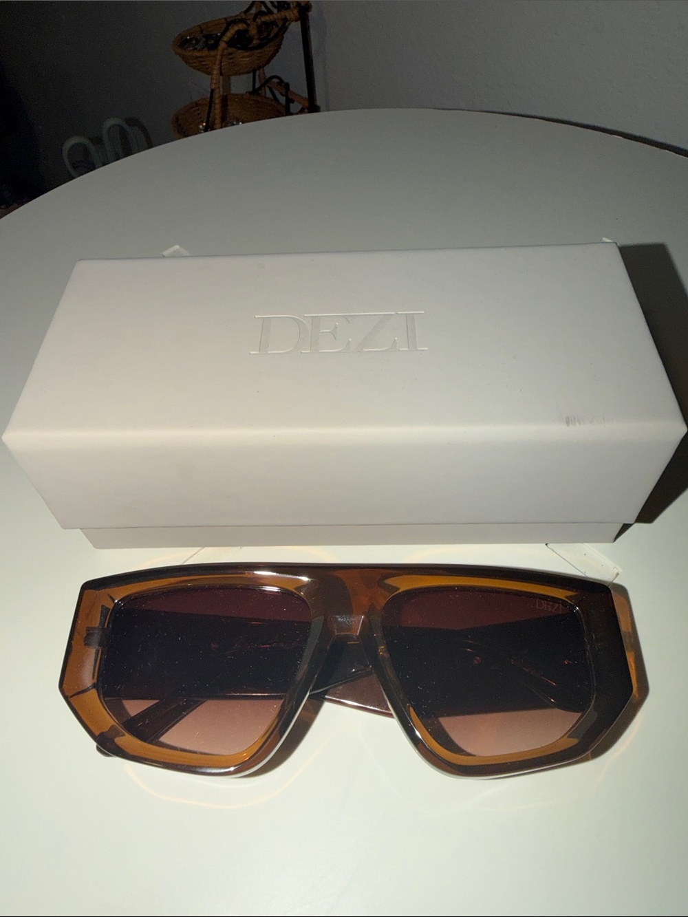 DEZI- backtrack sunglasses